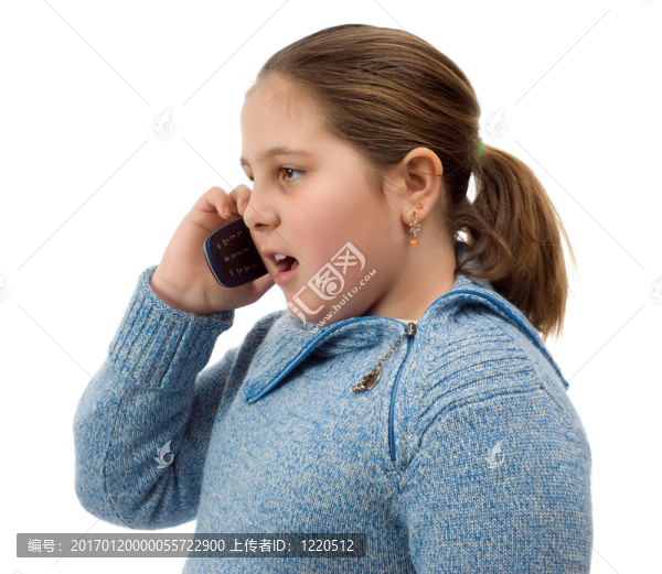 女孩在電話里交談