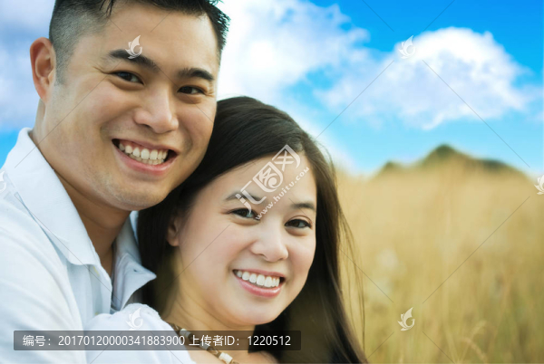 幸福的浪漫亞洲夫妻
