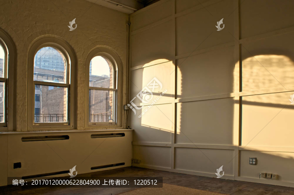 空蕩蕩的房間