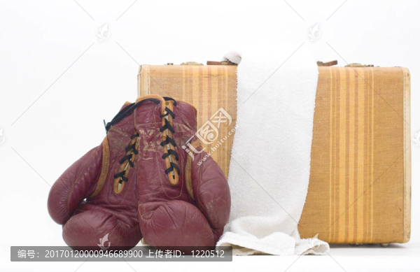 拳擊手套和毛巾