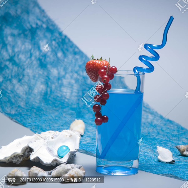 藍(lán)色的雞尾酒