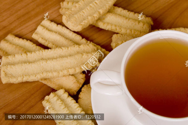 一杯茶和一些餅干