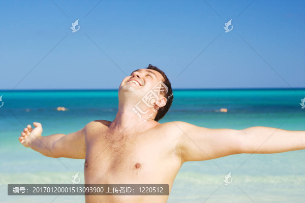海灘上的快樂的人