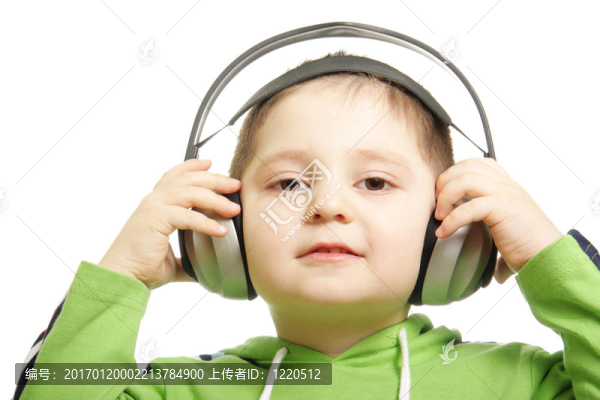 小男孩的大耳機(jī)