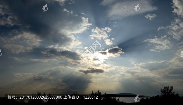 多云的天空與閃耀-匯圖網(wǎng) www.fosd68.com 多云的天空與閃耀