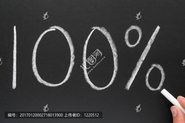 在黑板上寫100%。
