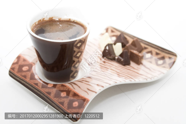 一杯咖啡和巧克力