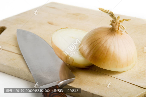 一半的洋蔥