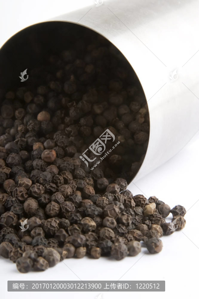 大量的黑胡椒