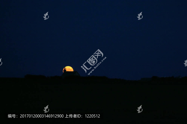 Moon在地平線上