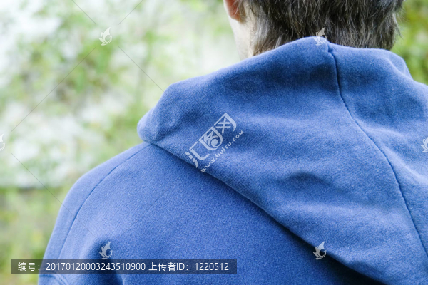 男性的摘要