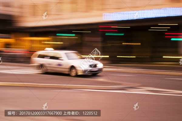 超速行駛的出租車