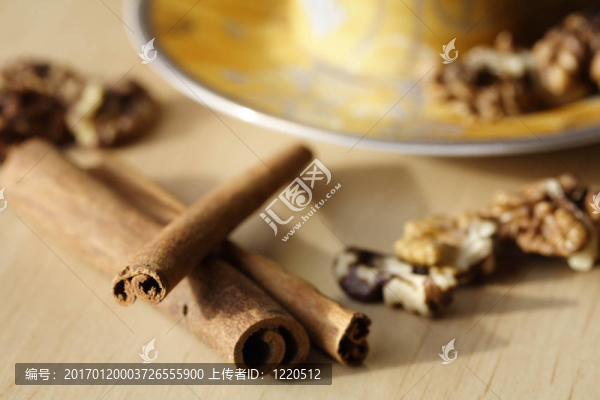 一杯咖啡和肉桂