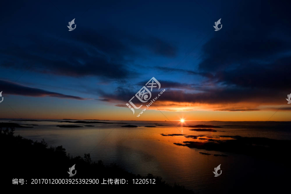 Ocean戲劇性的日落