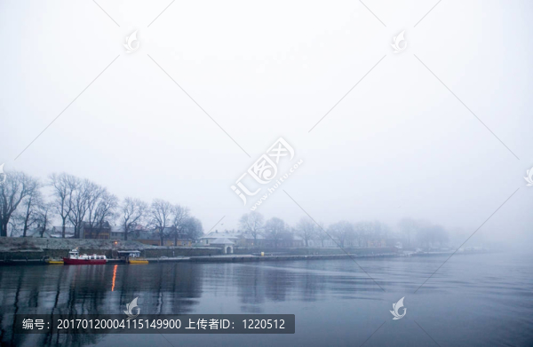 水濃霧