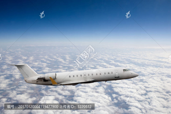 飛機(jī)在天空