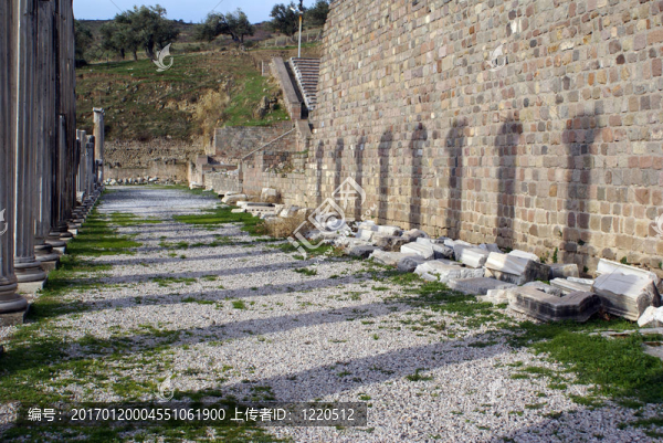 墻；柱和陰影