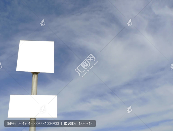 藍色天空上的空招牌