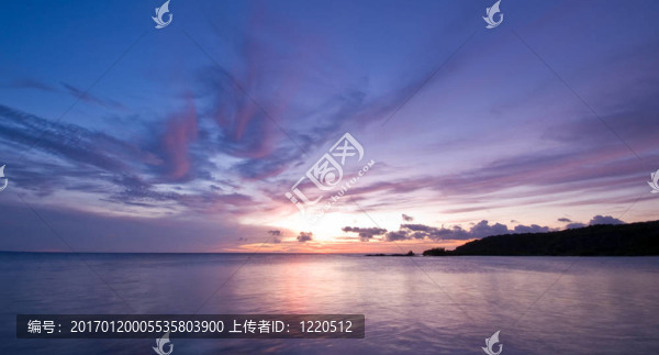 紫色的藍(lán)色海洋日落