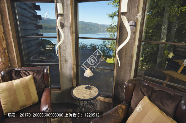 鄉(xiāng)村小屋閱覽室