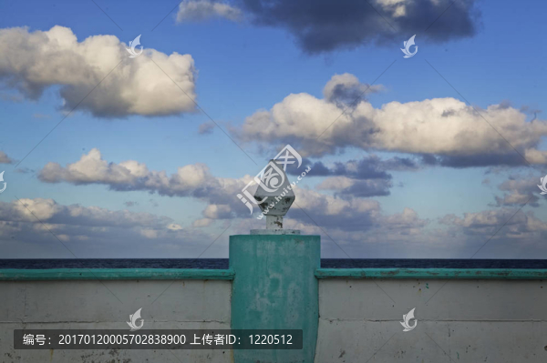 海墻柱和云；細節(jié)