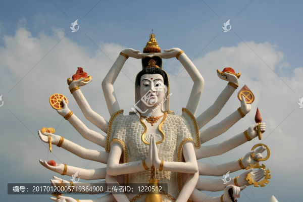 巨大的白色泰國(guó)佛像