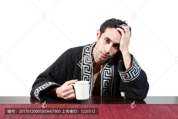 早起的家伙喝咖啡