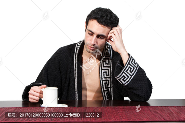 早起的家伙喝咖啡
