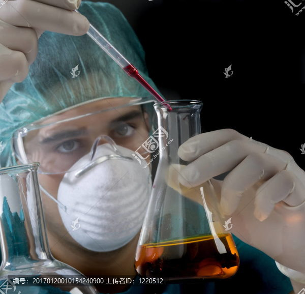 科學家拿探針
