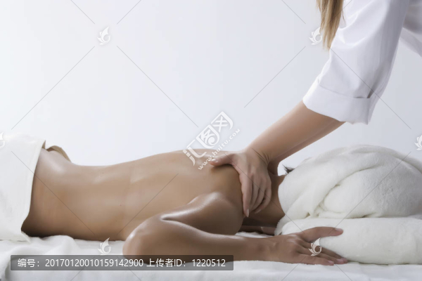 在一個日間水療中心得到的女人