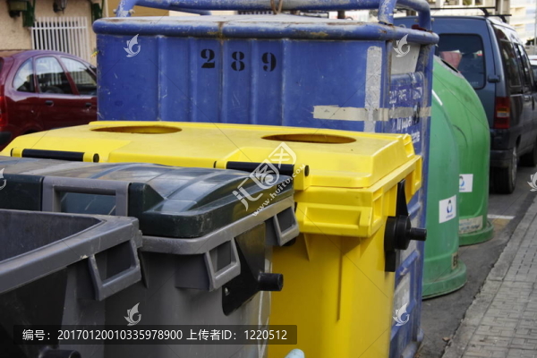 垃圾桶