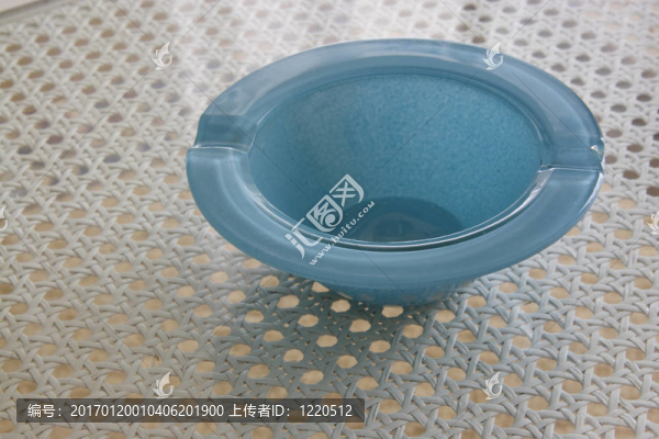 未使用的煙灰缸