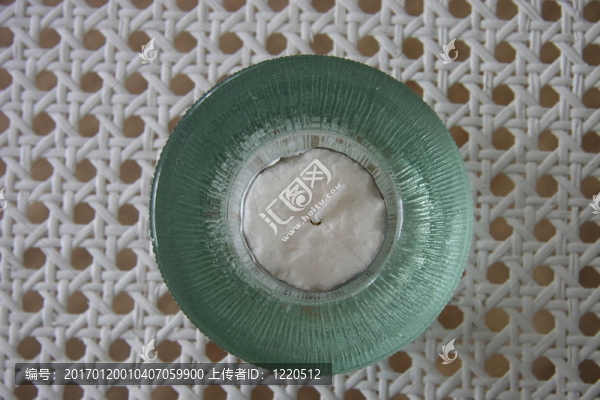 在保持架中的茶燈