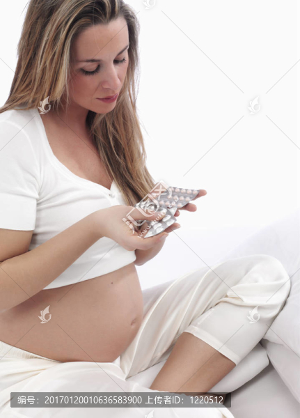 懷孕的女人抱著我