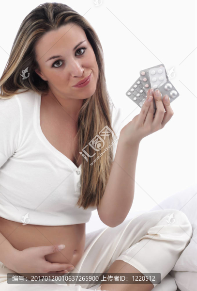 懷孕的女人抱著我
