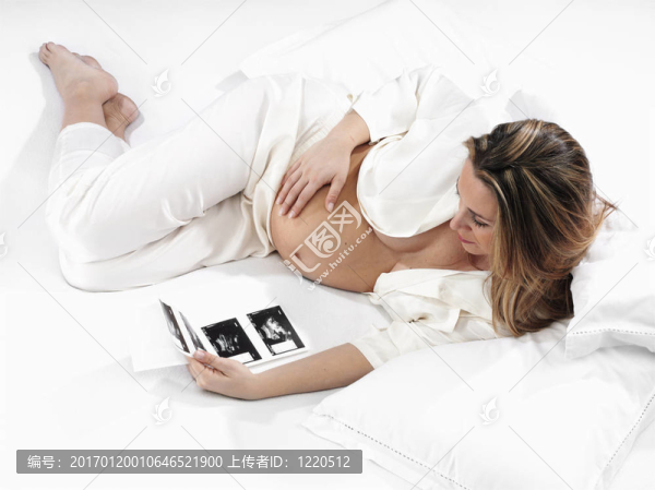 一個鏡頭一個懷孕的女人