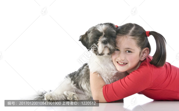 一個女孩和她的狗