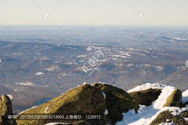 石頭山上