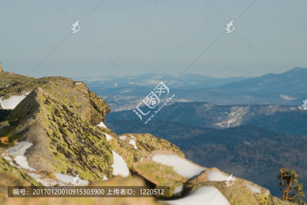 石頭山上