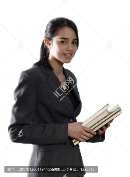 學生面帶微笑和攜帶筆記本