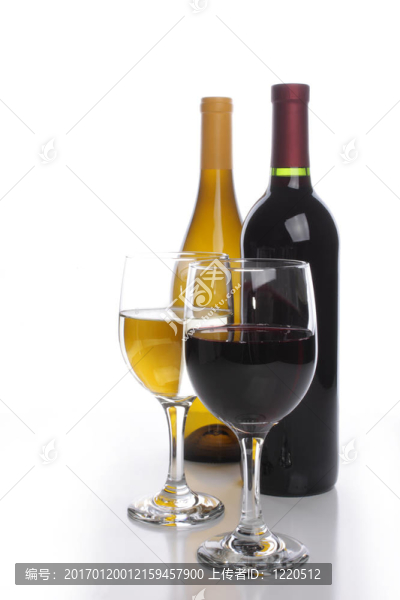 兩個(gè)帶眼鏡的酒瓶