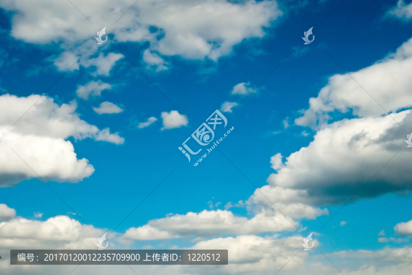 春天的藍(lán)色天空