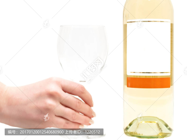 白葡萄酒與酒杯的手