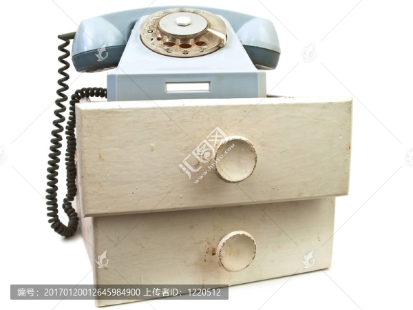 抽屜里的舊電話(huà)