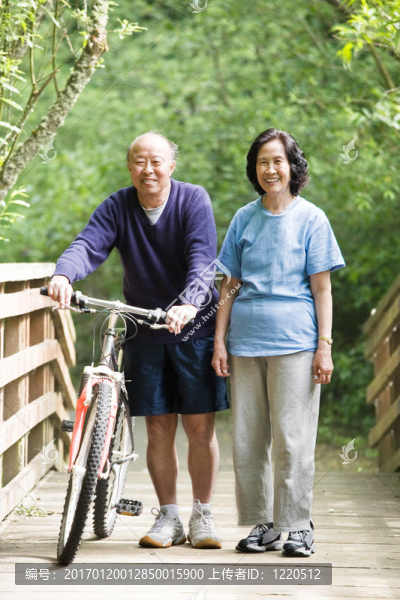 成熟的亞洲夫婦