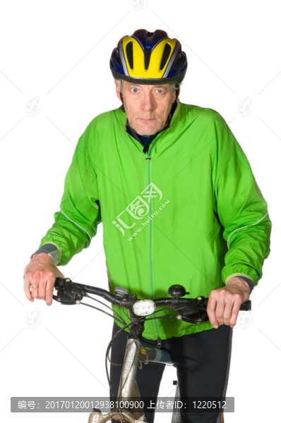 老年人騎自行車的人