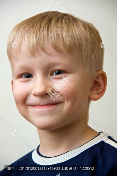 小男孩的微笑