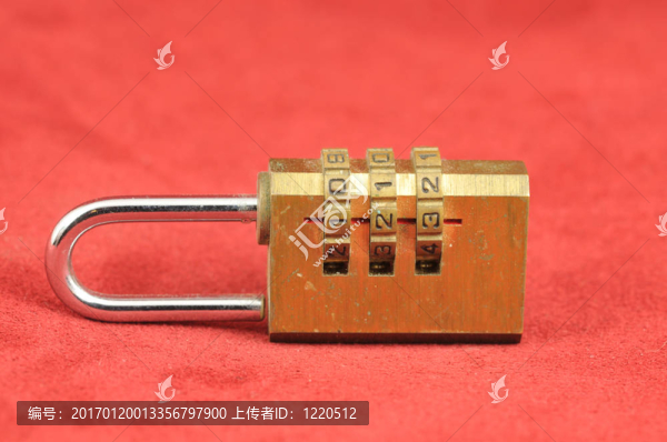 銅黃色的鎖