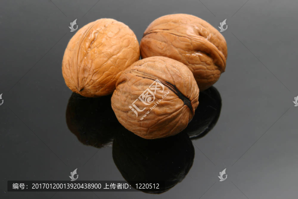 孤立的核桃