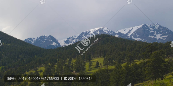 雨中的三座山